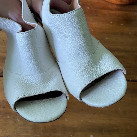 Coach Cream Leather Slingback Heels - Picture 4 of 8